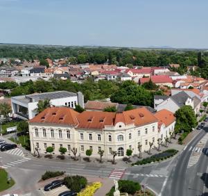 ilustračný obrázok - mesto Sereď